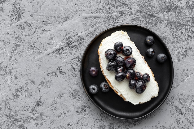 Toast with cheese and blueberries