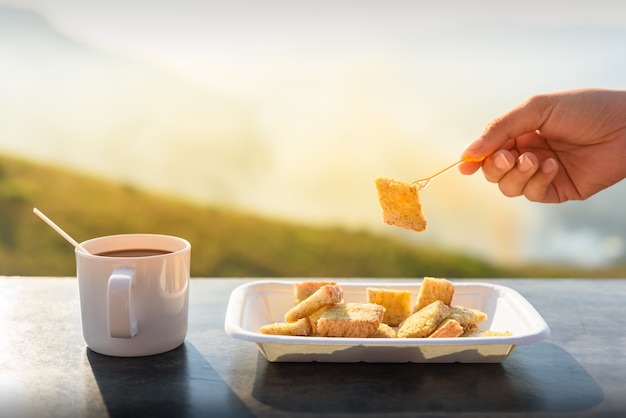 사진 아침 햇살과 함께 커피와 함께 토스트