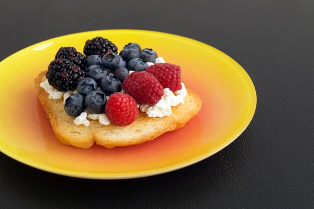 Toast with cottage cheese and fresh berries.