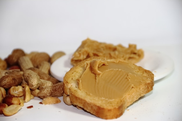 toast with peanut butter