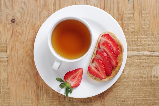 Toast with strawberry and tea