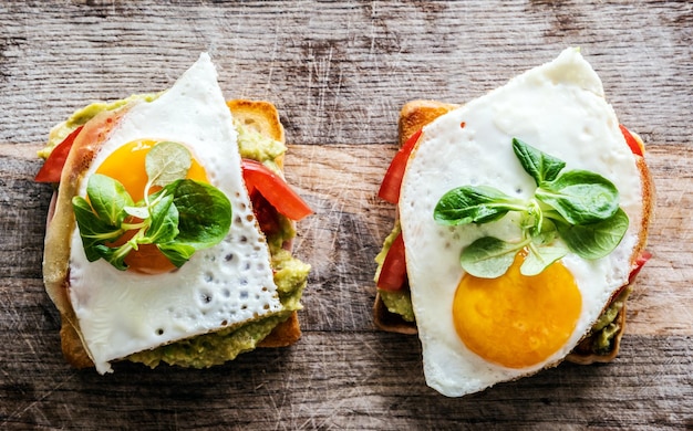 Pane tostato con uovo