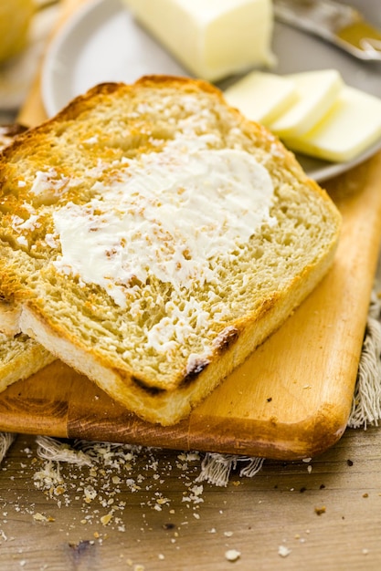 Photo toasted slices of freshly baked sourdough bread with butter.