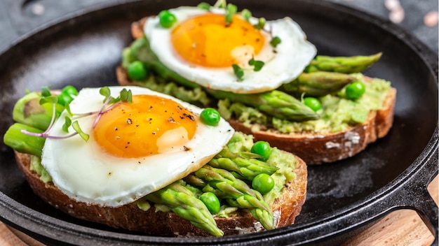 toasts with avocado, asparagus and fried egg