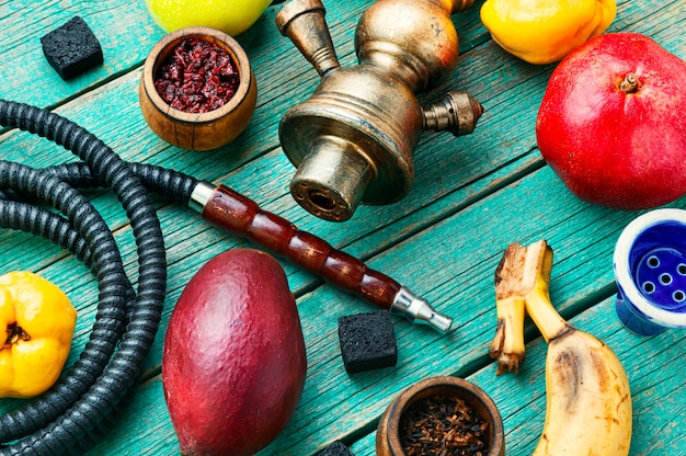 Foto shisha di tabacco sulla frutta