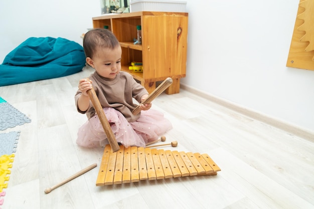 Photo toddler playing xylophone