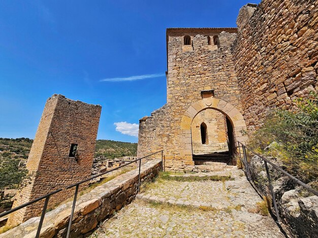 Toegang tot de collegiale kerk van Santa Maria la Mayor in Alquezar Aragon