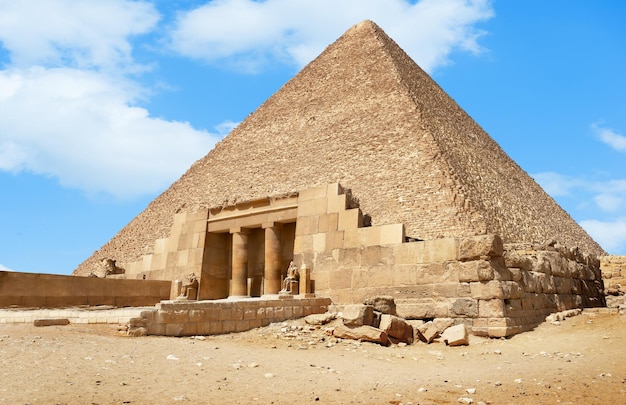 Toegang tot de grote piramide in gizeh, egypte