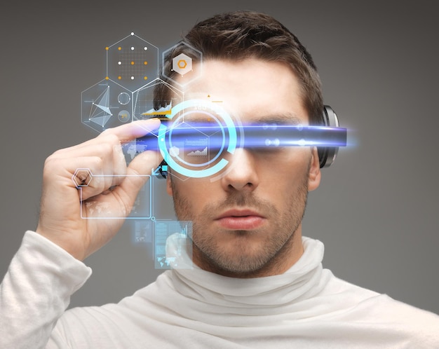 toekomst, technologie en mensenconcept - man in futuristische bril