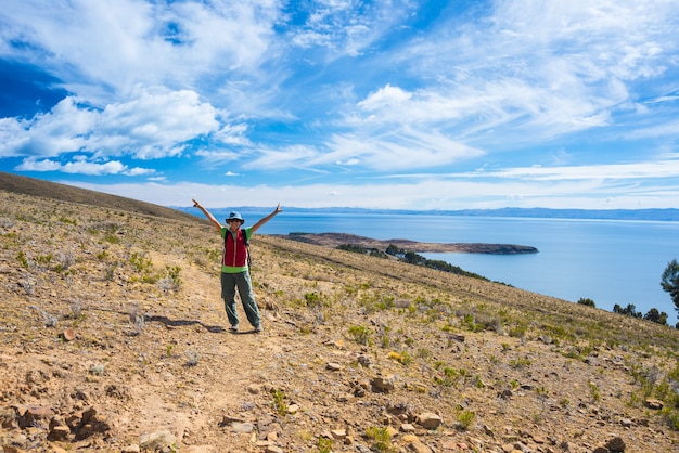 Toerist op Eiland van de Zon, Titicaca-Meer, Bolivië