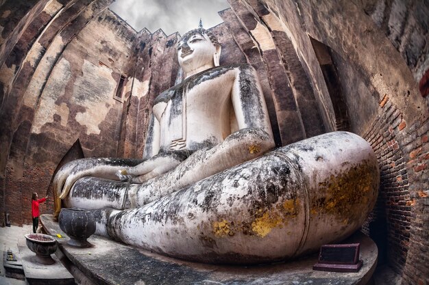 Toeristen- en Grote Boeddhabeeld in Thailand