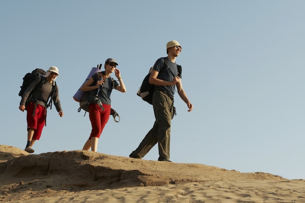 Toeristen gaan in trek