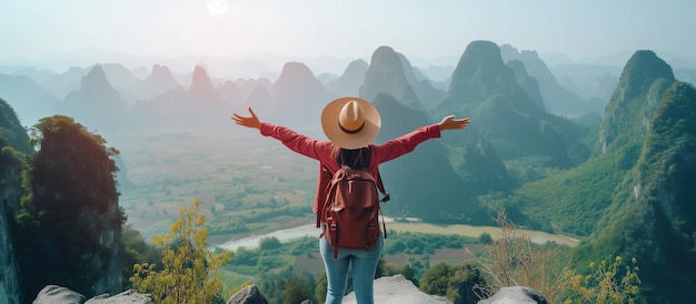 toeristen poseren voor samui thailand geschoten met selectieve focus en lensflare