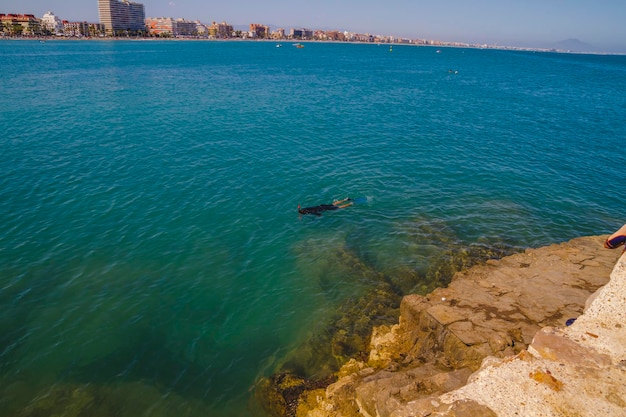 toeristisch, mediterraan tafereel, peniscola-stad in spanje