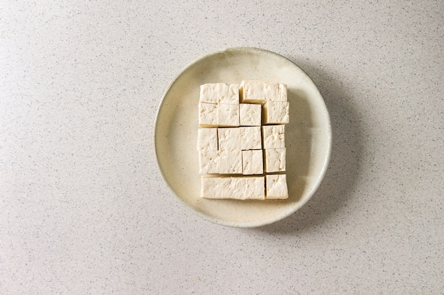 Tofu-kaas snijden