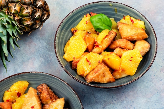 Foto tofu met ananas