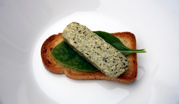 Tofu with spinach on the rusk