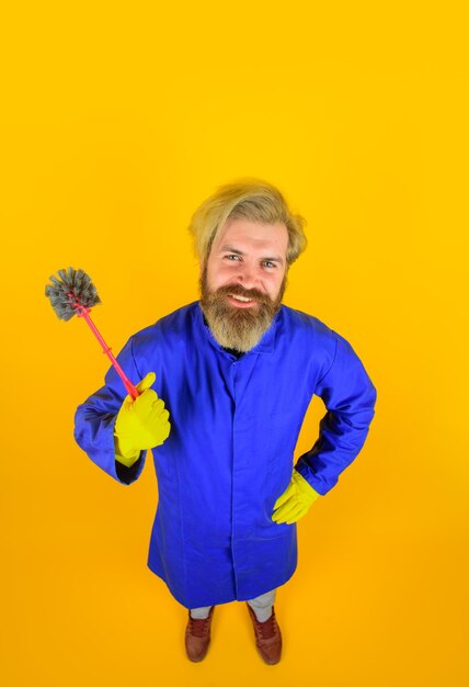 Foto scopino per la casa uomo delle pulizie con scopino per la pulizia e disinfezione pulizia professionale