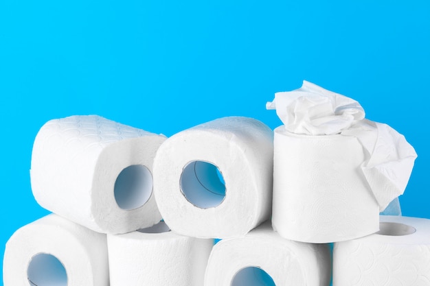 Toiletpapier. Sluit omhoog op blauw