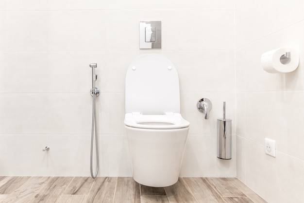 Toiletpot in moderne badkamer