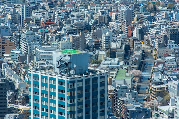Токийский городской пейзаж с высотной башни в Синдзюку