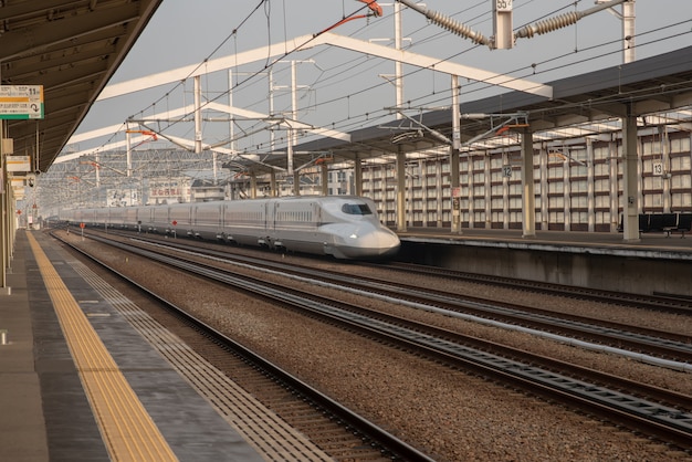 Photo tokyo/japan february 02, 2019  shinkansen bullet train network