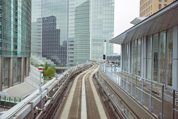 Photo tokyo japan may - 14, 2019: the track of subway train to odaiba, tokyo, japan