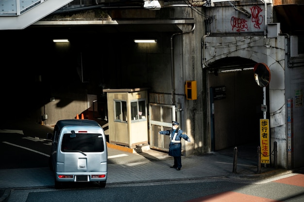 写真 路上で管理する東京役員交通