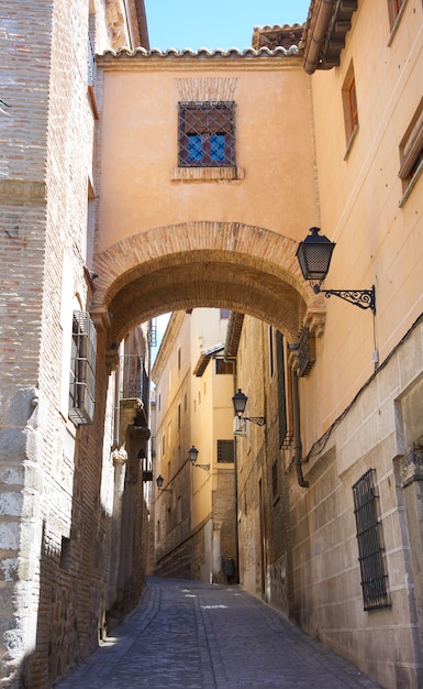 Toledo angel street arch in spagna