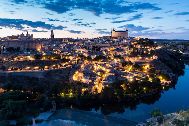 Toledo in de schemering Spanje