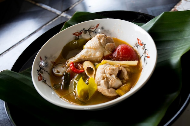 トムヤムクンはタイ発祥のチキンスープで、代表的なスープの一つと言えます。