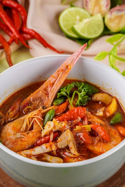 Tom yum of tom yam is een soort hete en zure thaise soep, meestal gekookt met garnalen