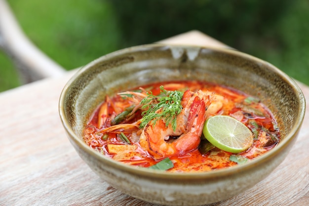 Tom Yum-soep, Thaise traditionele gerechten pittige garnalen soep
