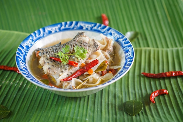 Том Ям Тилапия Тайская еда Тайский острый суп