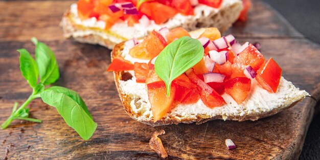 tomaat bruschetta basilicum sandwich snack groenten gezonde maaltijd voedsel snack dieet op tafel