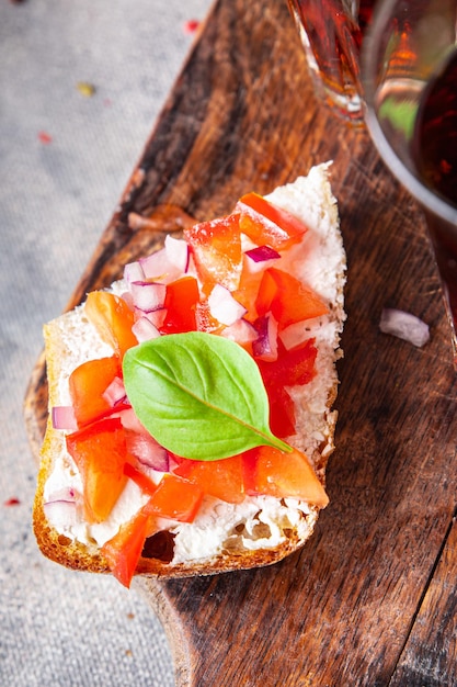 tomaat bruschetta snack sandwich groente maaltijd eten snack op tafel kopieer ruimte voedsel achtergrond