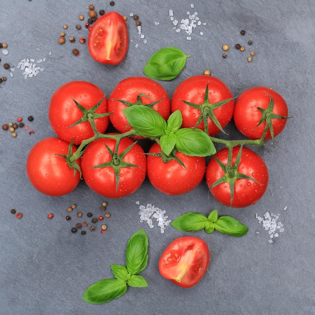 Tomaten tomaat rode groente vierkante leisteen bovenaanzicht