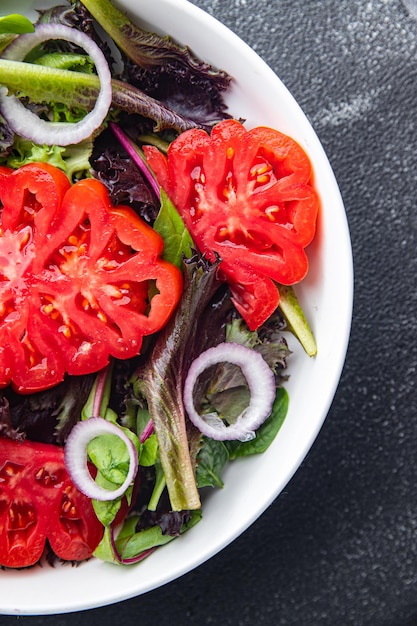 tomatensalade groente vers gerecht maaltijd eten snack op tafel kopieer ruimte voedsel achtergrond