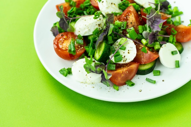 Tomatensalade Met Basilicum En Mozzarella Kaas