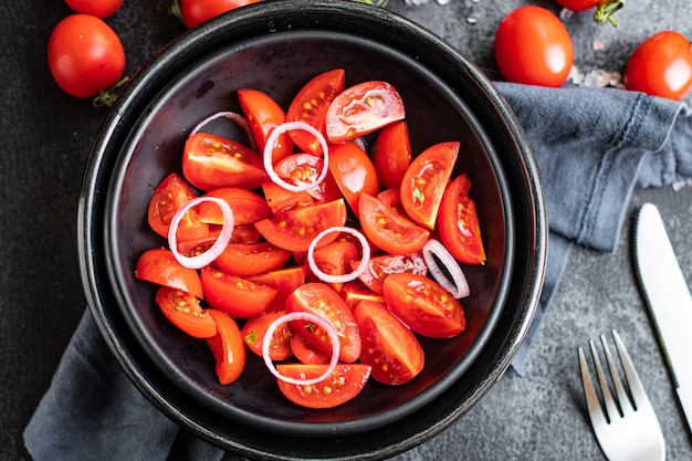 Tomatensalade rode groente snack trend maaltijd keto of paleodieet