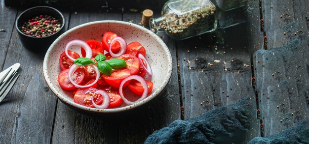 tomatensalade rode groenten voorgerecht ui snack