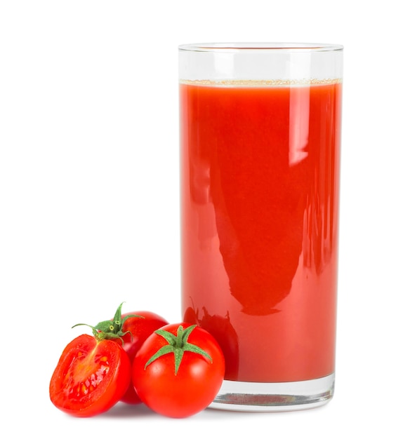 Tomatensap in glas en verse tomaten.