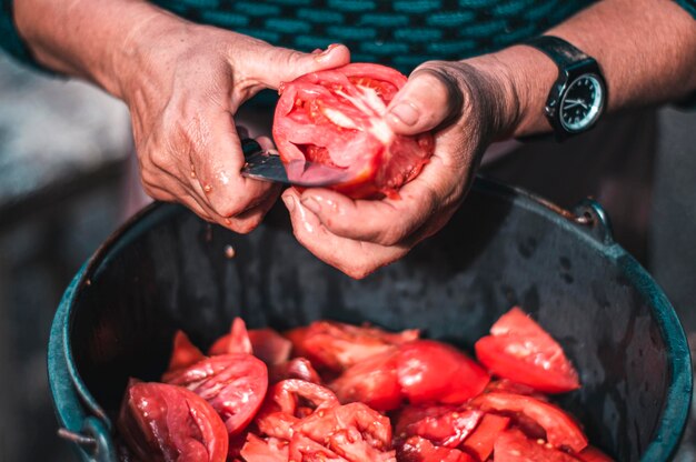 Foto tomatensaus in de maak