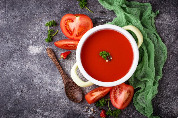 Tomatensoep. Gezond veganistisch eten. Selectieve aandacht