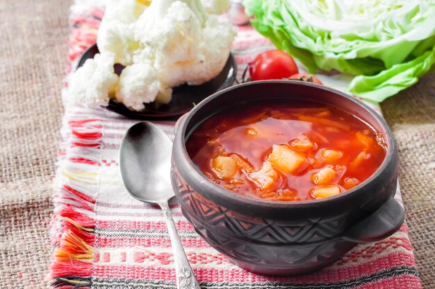 Tomatensoep met kool en bloemkool