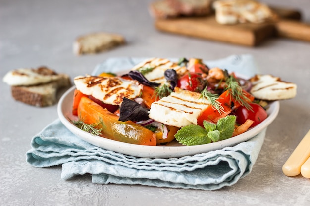 Tomato, baked pepper and onion salad with grilled cheese 