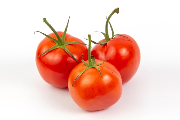 Foto pomodoro isolato su sfondo bianco