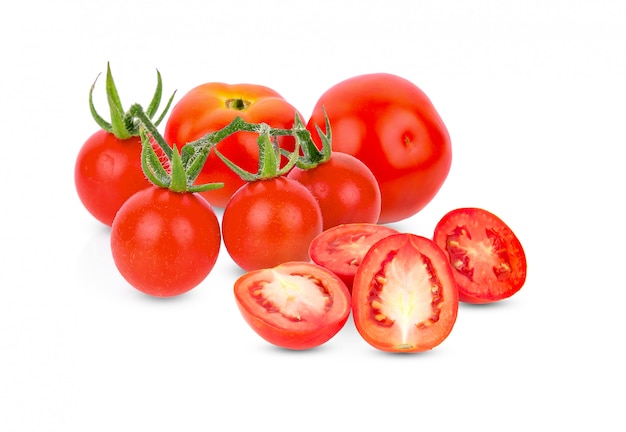 白い背景で隔離のトマト