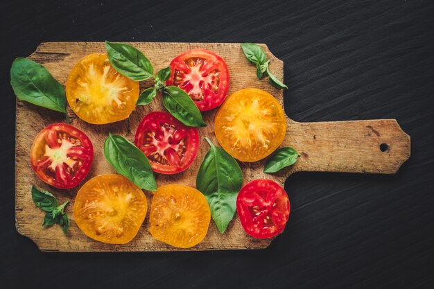 tomato pour balsamic sauce, salad snack