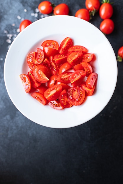 사진 토마토 샐러드 붉은 야채 스낵 트렌드 식사 케토 또는 팔 레오 다이어트
